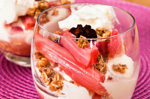 Roast rhubarb and yogurt cups recipe