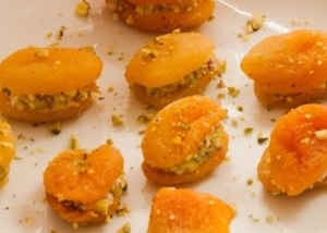 Apricots with goat’s cheese and pistachios recipe