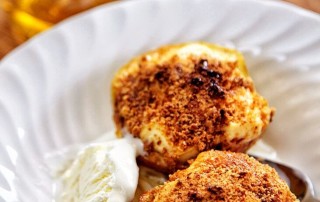baked apple with amaretti crumble